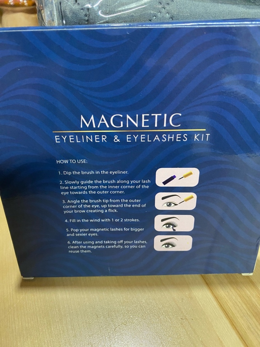 Magnetic Eyeliner & Eyelashes Kit - Picture 2 of 4